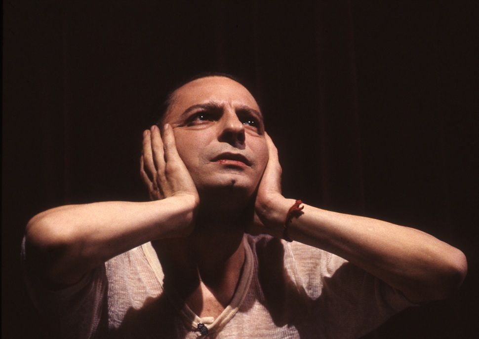 Xiuxiueig sense consistència, un homenatge a Enzo Moscato